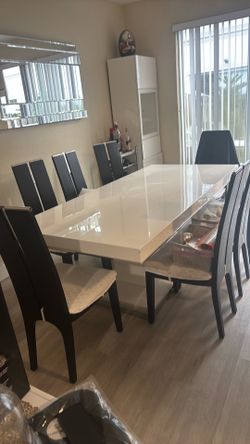 Juego de comedor con 8 sillas