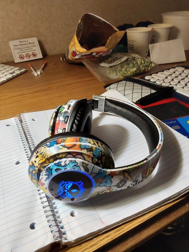 Wireless 5.1 Bass, Long Battery, Graffiti, Gamer Headphones, LED Light up, Microphone