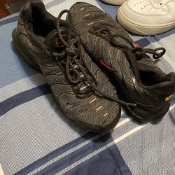 Nike Air Max Plus ‘bred’