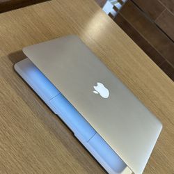 Apple MacBook Air 11” i5/4GB/128GB SSD $180 