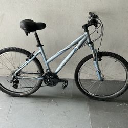 BICYCLE GIANT 24 SPEED SIZE 26 BRAND NEW 