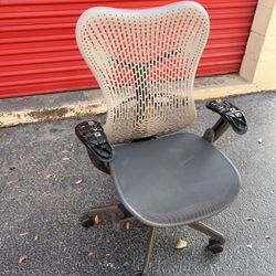 Herman Miller Chair (FOR PART ONLYS)