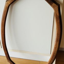 Vintage Oval Wood Picture Frame. 15”X22”.