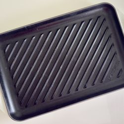Le Creuset Enameled Cast Iron Skinny Grill, Matte White, Retail $250   