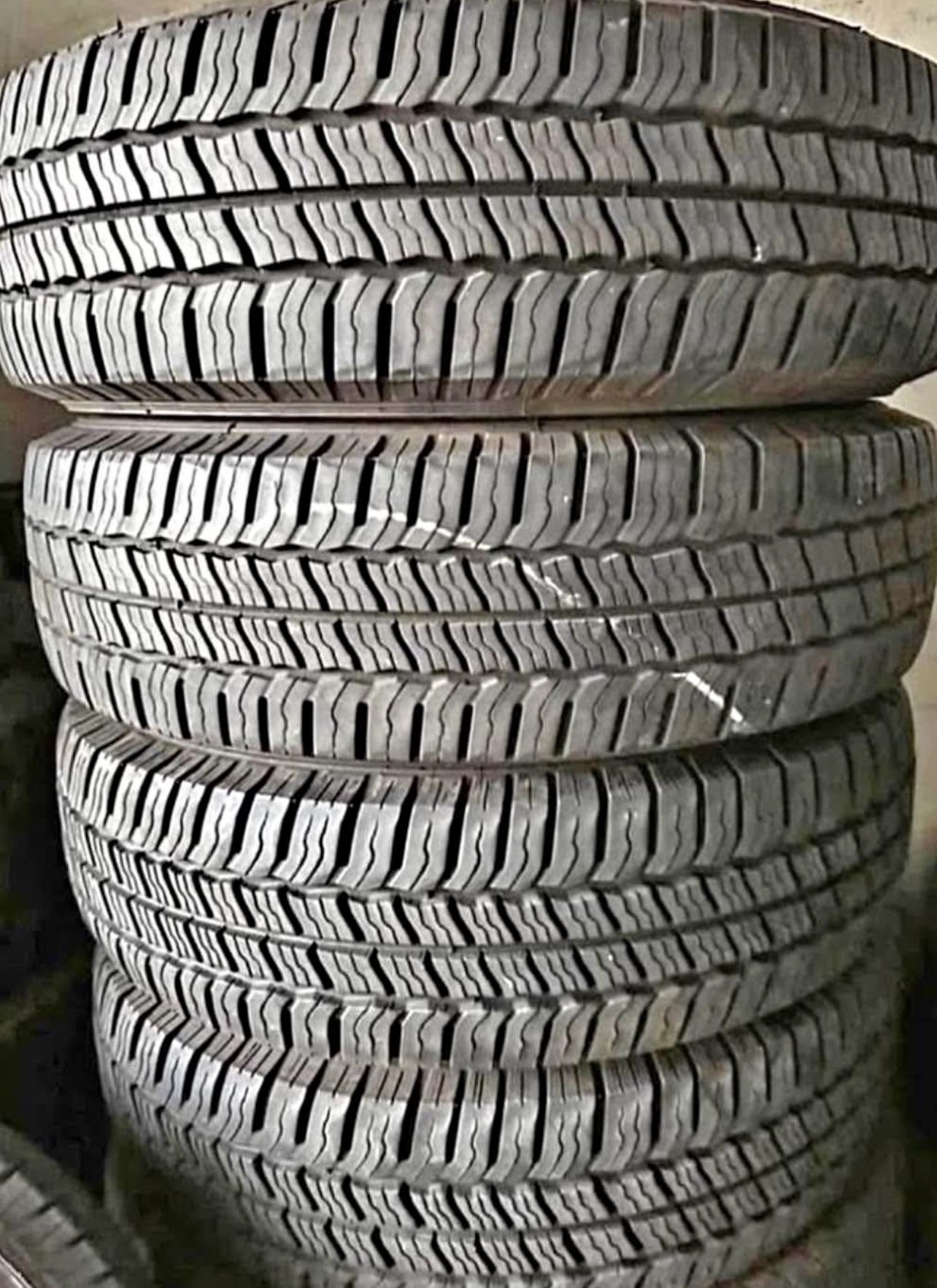 225/75/16 vendo un set de llantas usadas excelente condiciones de vida las 4 ✅🤩I am selling a set of used tires, all 4 in excellent living conditions