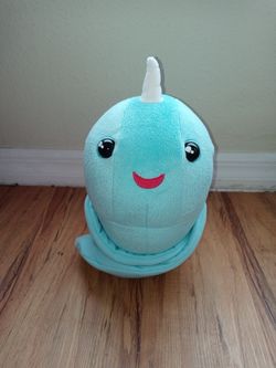 Fingerlings Hugs Interactive Plush Narwhal