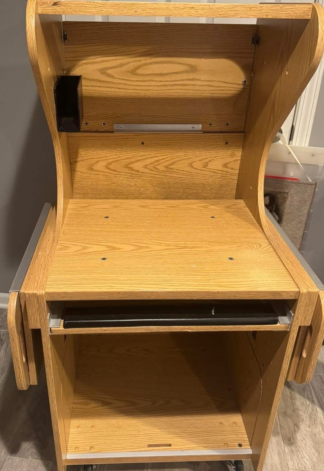 FREE COMPUTER DESK
