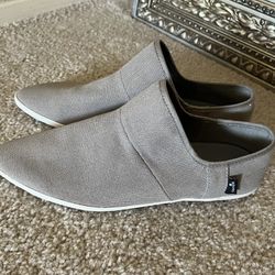 Brand New Women’s Gray Sanuk ‘Katlash’ Canvas Slip-On Shoes Size 9.5