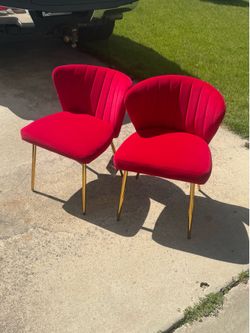 red lounge chairs