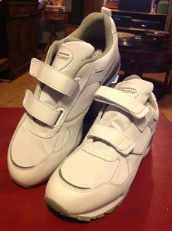 EZ Strider Shoe White size 9 1 2W with Velcro straps. New. for Sale in Seattle Hill Silver Firs OfferUp