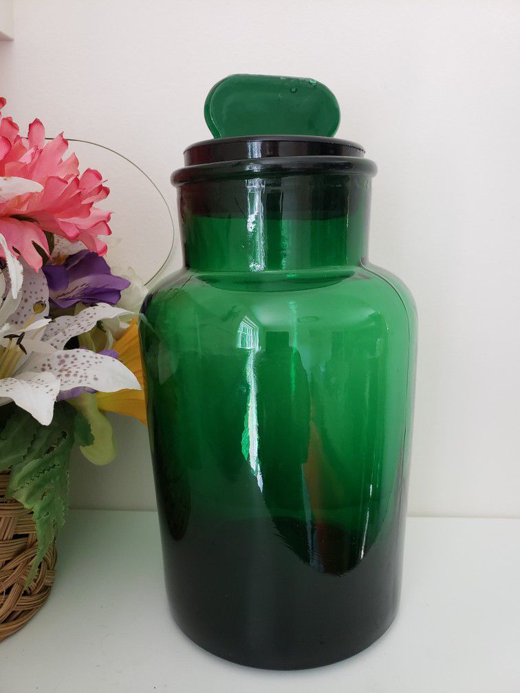 Large Vintage Emerald Green Glass Apothecary Jar

