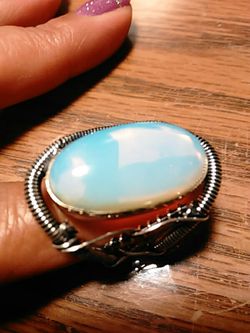 Huge Ladies Moonstones Ring, size 6.5💖