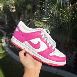 Nike Dunk Low ‘Laser Fuchsia”