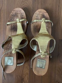 Dolce Vita Gold Genuine Leather Sandals Size US 8.