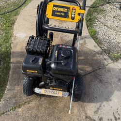 4400 PSI 4.0 GPM Cold Water Gas Pressure Washer by DEWALT