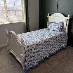 White/Cream twin trundle bed wood