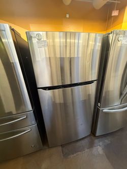 LG Stainless Steel Top-Freezer Refrigerator 33”