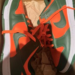 Nike dunks orange and green size 9 1/2