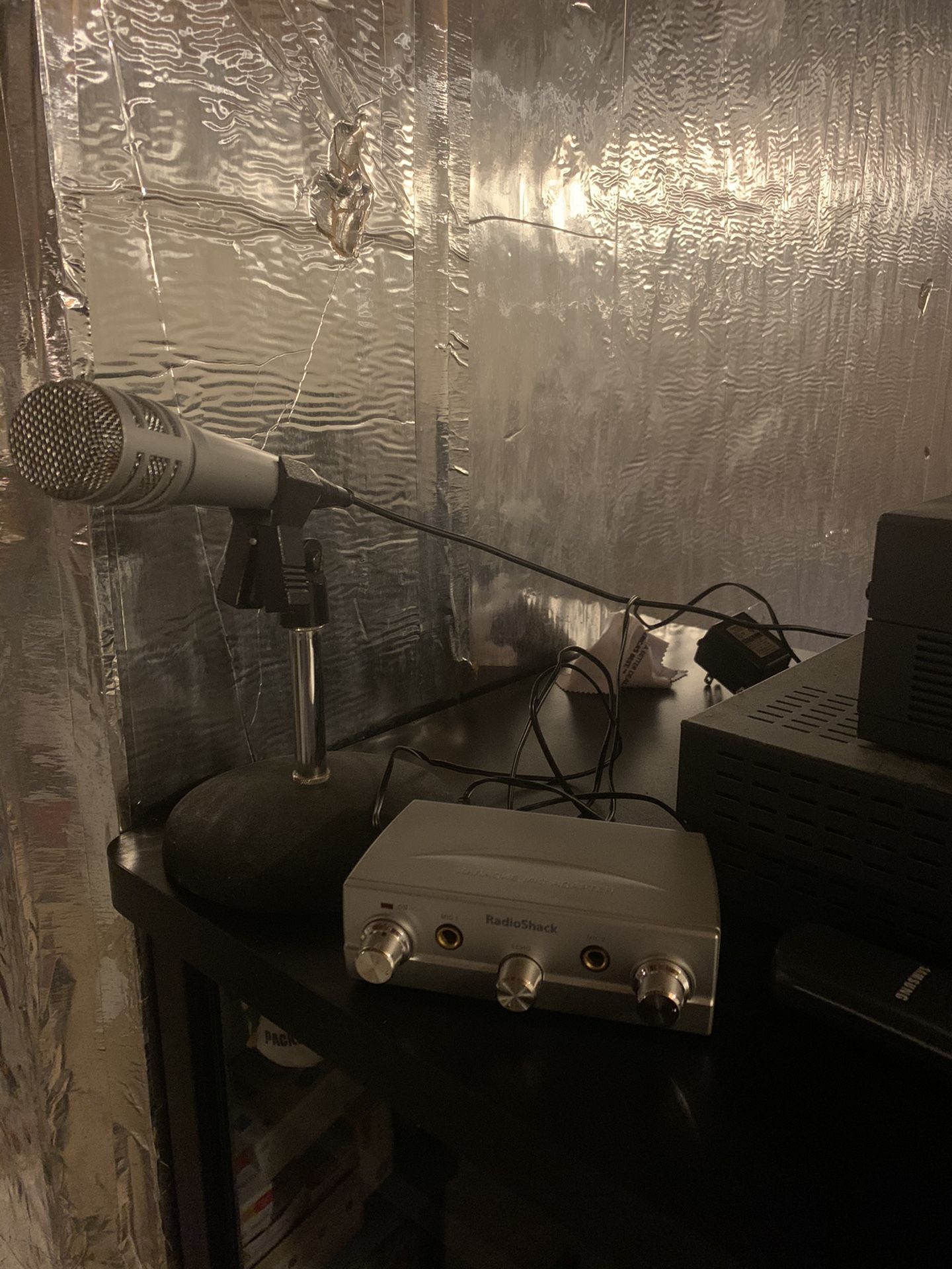 LIKE NEW RADIO SHACK MICROPHONE AND SWITCH/VOLUME BOX MULTIPLE MICS