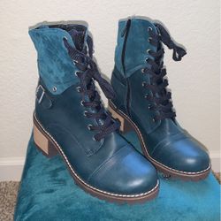 New Size 8 Multi Blue Tone Chunk boots