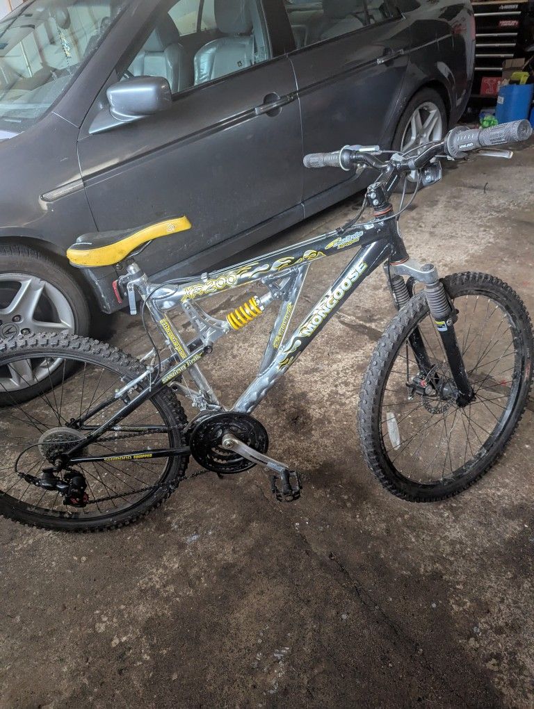 26 Inch Mongoose XR-200 Mountain Bike With Suspension