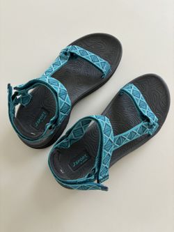 Sandals (sz 8)
