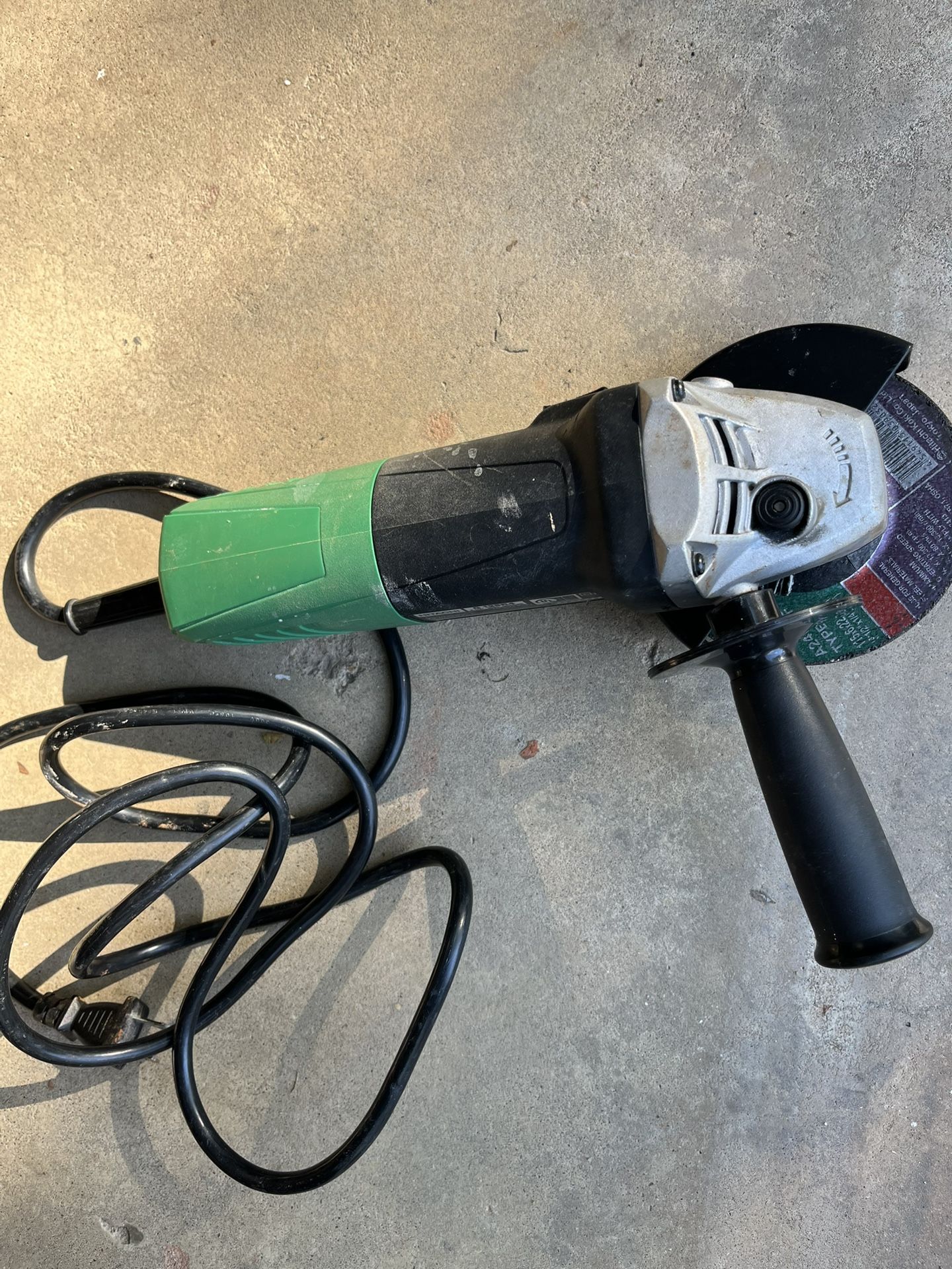 Hitachi G12SR4 Corded 6.2A 4-1/2" Angle Grinder With Accessory Handle & Case