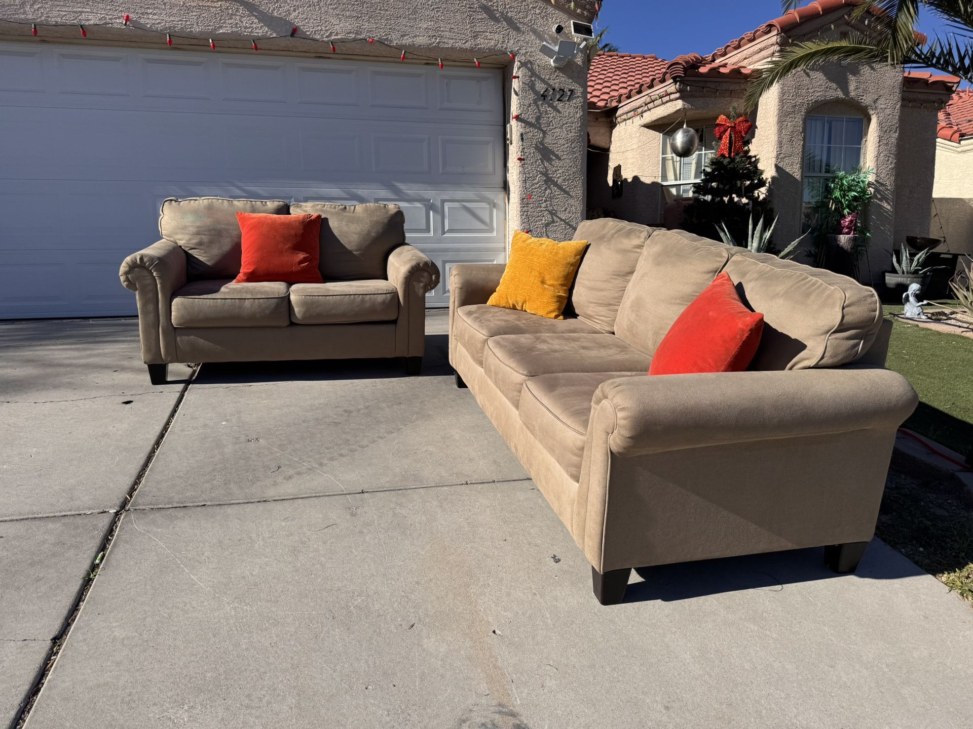 Ashley Sofá And Loveseat