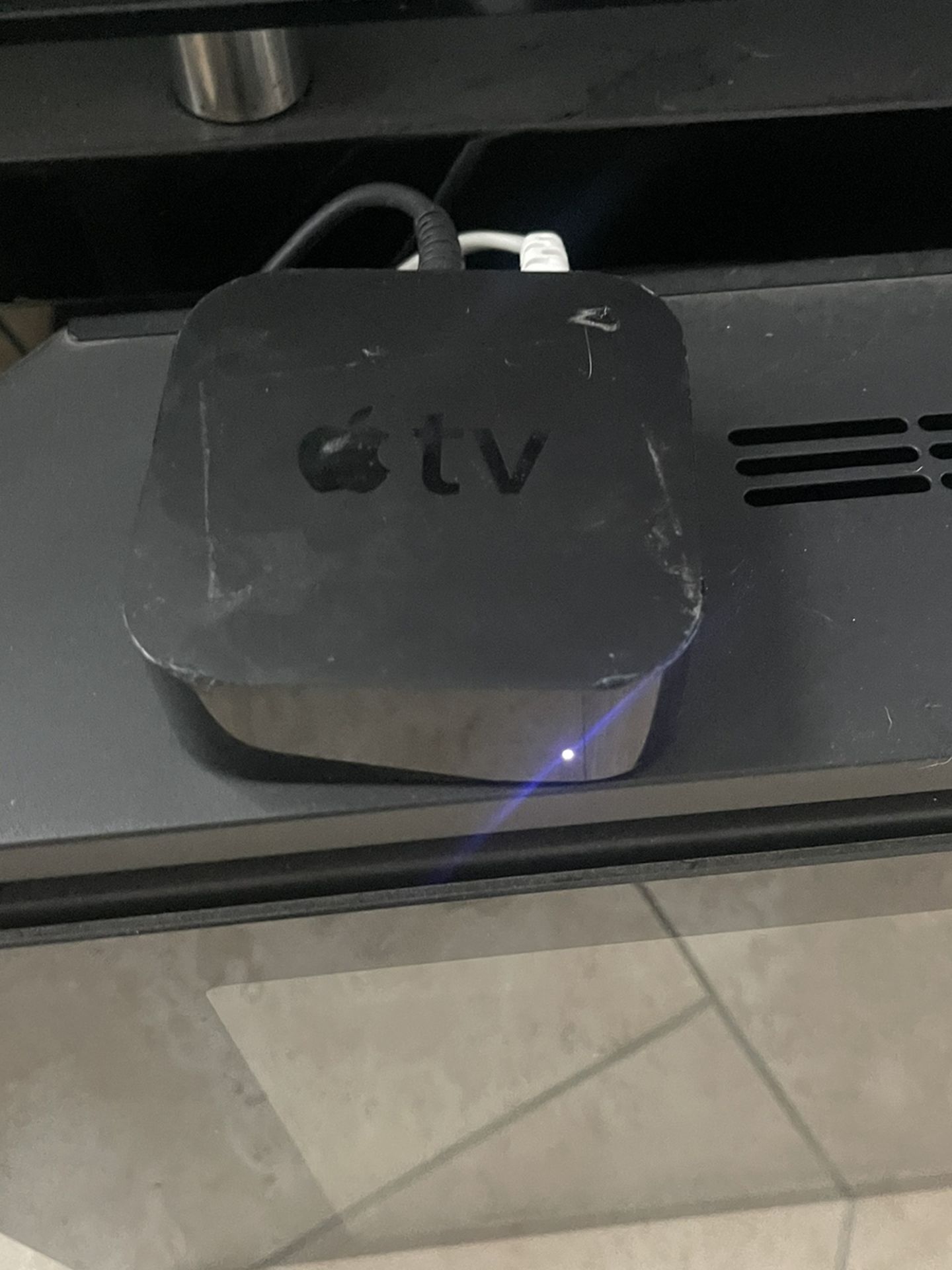 Apple TV fourth generation 64gb With Remote (read)