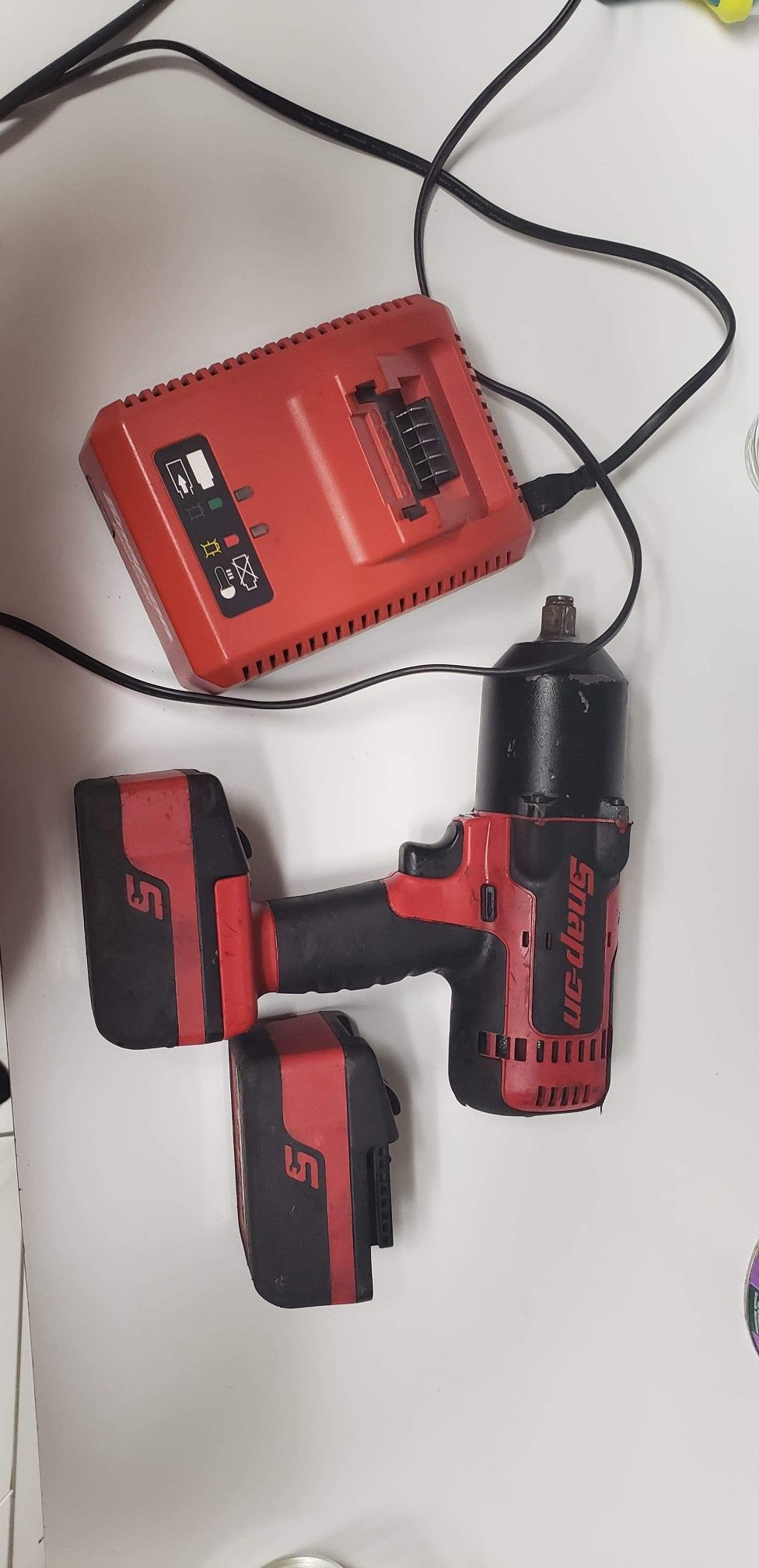 Snap on 1/2 impact 2 batteries and charger good shape