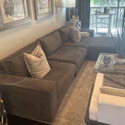 Dark gray sectional from Modani new Ottoman, very good condition, cash and carry