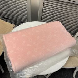 Memory Foam Pillow – Pink Zippered Washable Cover (Brand New)  Brand new memory foam pillow with soft pink cover. Cover has a zipper and is removable 