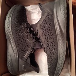 Size 8 Womens Skechers