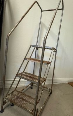 Rolling Ladder