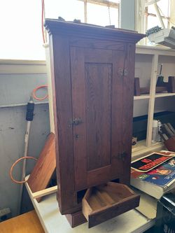 Hanging corner cupboard
