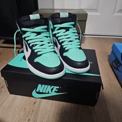 Jordan 1 Green Glow Sz10