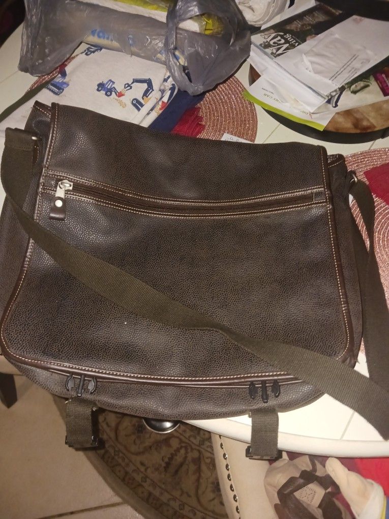 GAP UNISEX LEATHER LARG TOTE MESSANGER BAG ETC 10 FINAL PRICE LOOK MY POST TONS ITEM