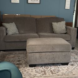 Live seat ottoman and rug set