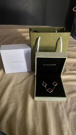 Brand new van cleef unisex