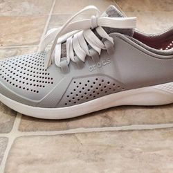Crocs Shoes Womens Size 9