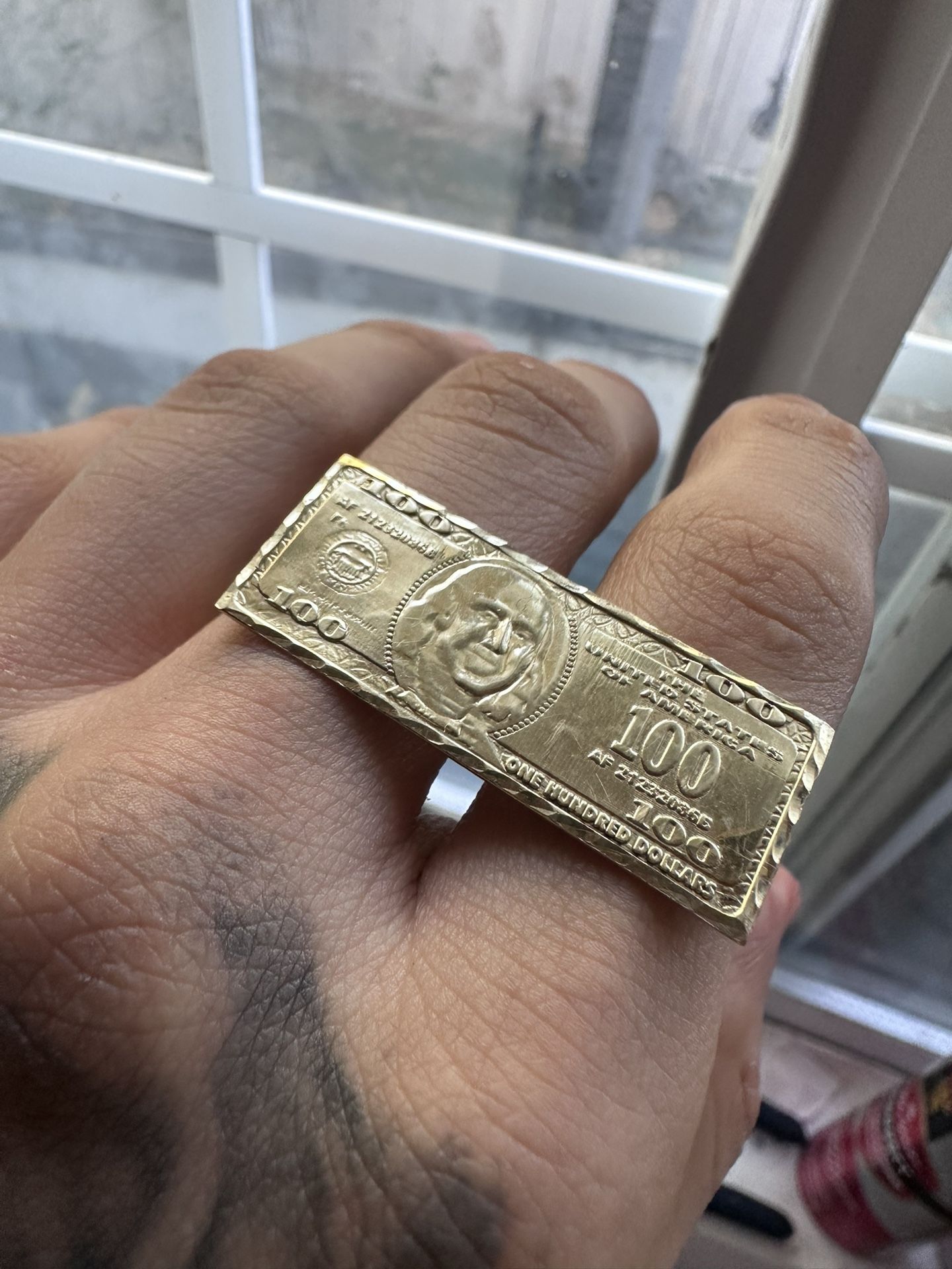 Bill 100$ Ring Two Fingers
