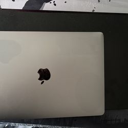 MacBook Pro M1 + MSI GF75 Thin