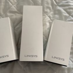 LINKSYS WHITE WIFI EXTENDER