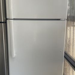 GE Refrigerator 