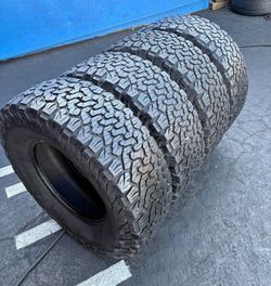 275/70/17 bfgoodrich Selling a set of 4 tires in excellent condition 🫡