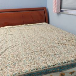 Queen Frame and side table