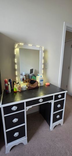 Dressing Table with Mirror – Great Condition