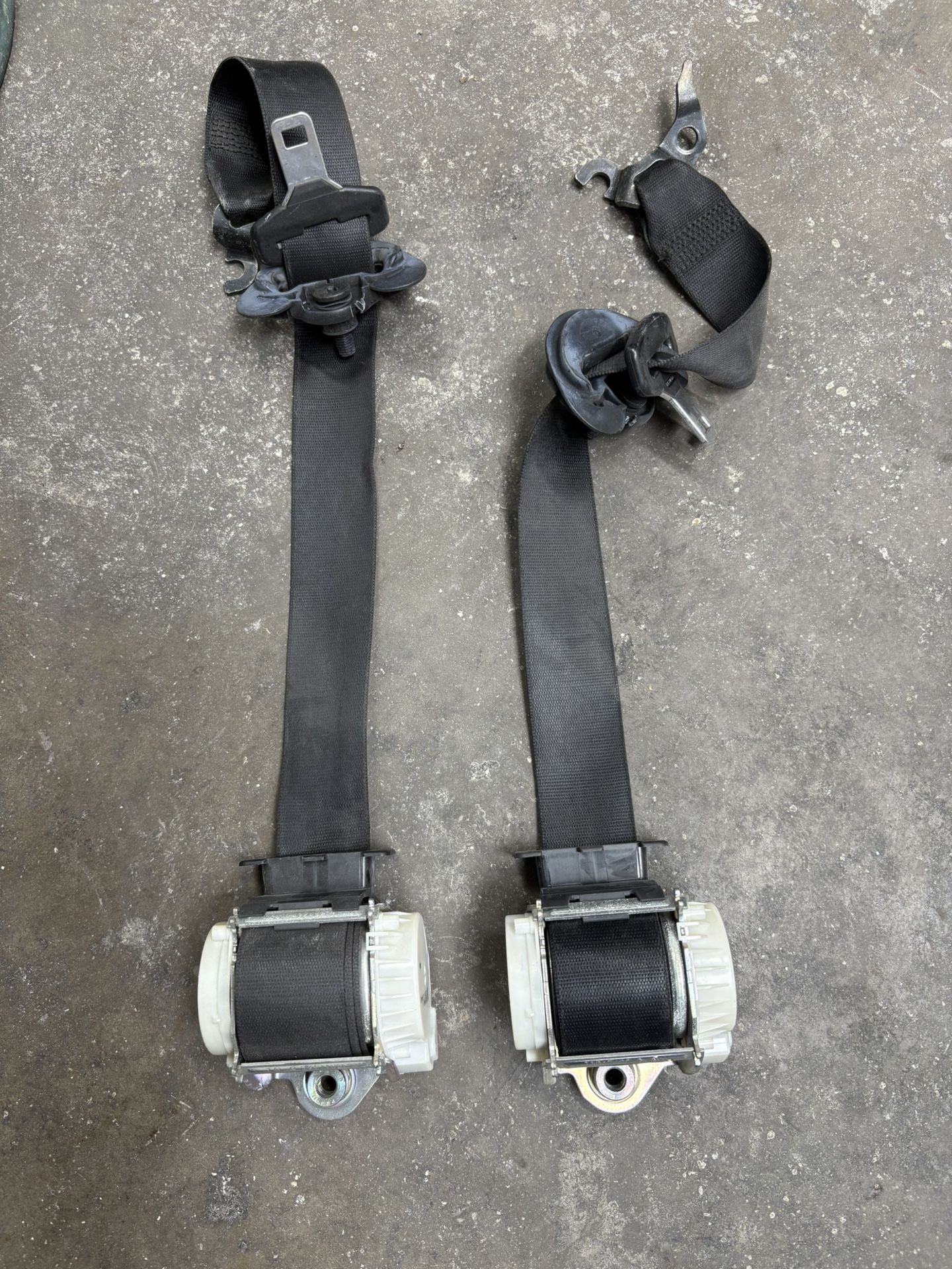 BMW e90 front seat belts OEM 2008