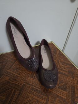 Clank's Women's Ballet Flats with Medallion Accent 9