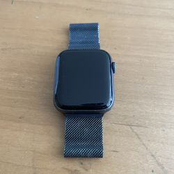 Apple Watch 4 44mm (Not Charging)